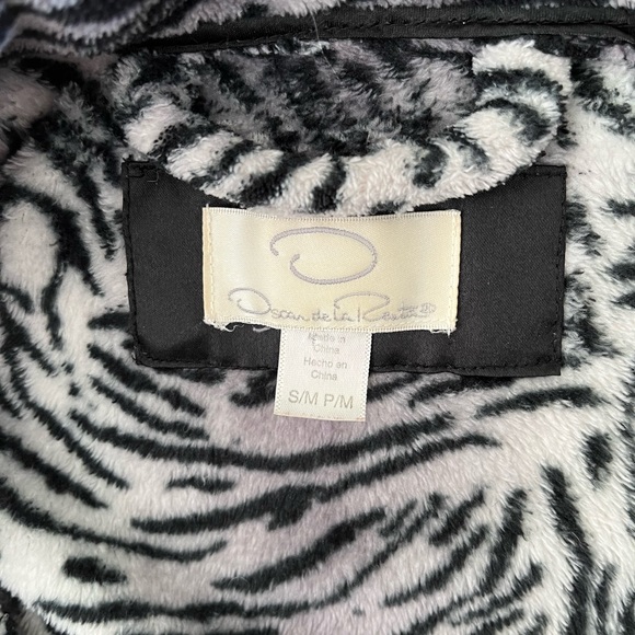 Oscar de la Renta womens Robe Size S/M Fleece Multicultural - Picture 3 of 4